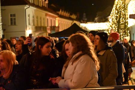 Včeraj je prvi koncert Pravljičnega Kamnik privabil število obiskovalcev (51)